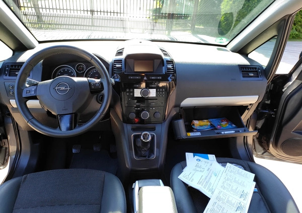 Opel Zafira cena 23900 przebieg: 180700, rok produkcji 2010 z Wrocław małe 277
